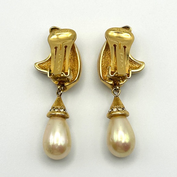 STUNNING Christian Dior Vintage Gold Tone Clear Crystal Clip On Pearl Earrings - Picture 10 of 16